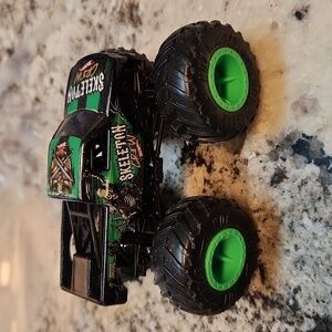 Hot Wheels Monster Jam Skeleton Crew Black White Truck metal body 1:64 Scale